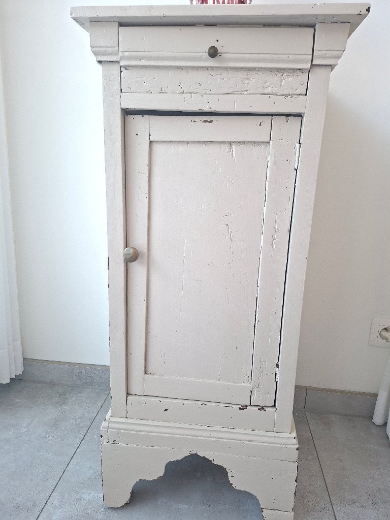 Hoog 18de eeuws kastje., Antiek en Kunst, Antiek | Keramiek en Aardewerk, Ophalen