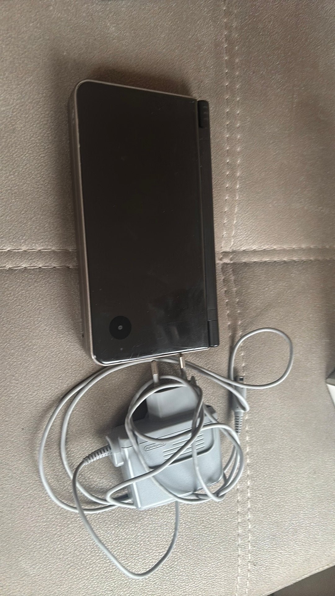 Nintendo ds met lader, Games en Spelcomputers, Ophalen, Gebruikt, 2DS XL