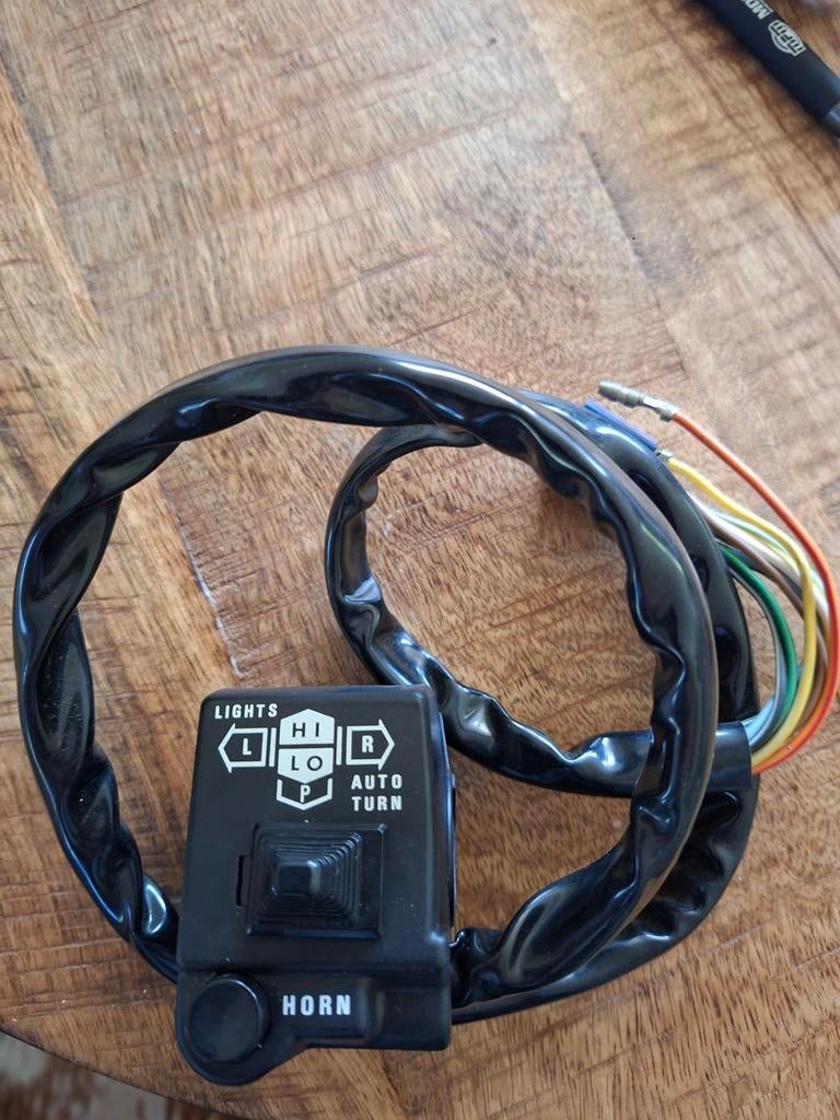 Interrupteur Suzuki GSX Assy L 37400-49112, Motos, Enlèvement ou Envoi