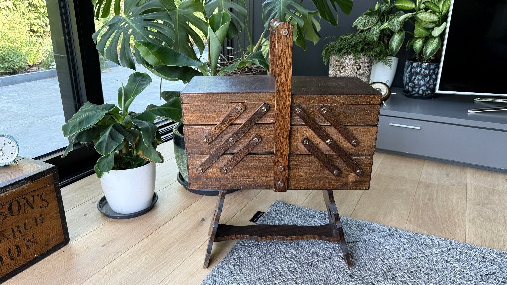 Vintage Houten Travailleuse Accordeon Naaikist – Gevuld, Hobby en Vrije tijd, Naaien en Fournituren, Gebruikt, Overige typen, Ophalen