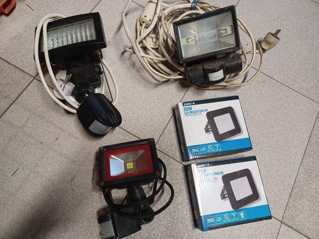 5 breedstralers LED met bewegingssensoren nieuw en gebruikt, Ophalen, Zo goed als nieuw, Spots, Led
