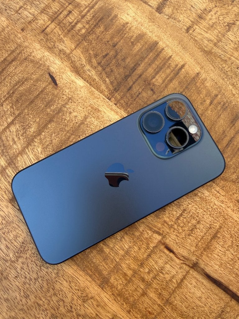 Iphone 15 pro, Telecommunicatie, Blauw, 78 %, Zo goed als nieuw, Met simlock