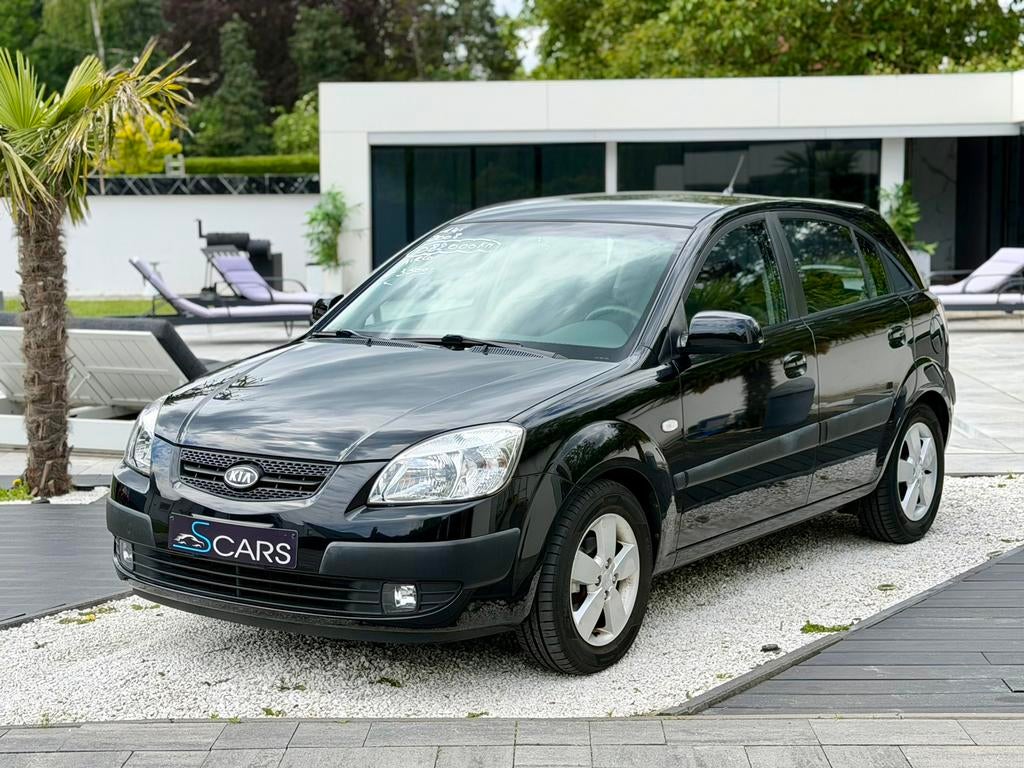 Kia rio 1.4i ** 082.000 km ** Airco **, Auto's, Voorwielaandrijving, Electronic Stability Program (ESP), Zwart, Bedrijf