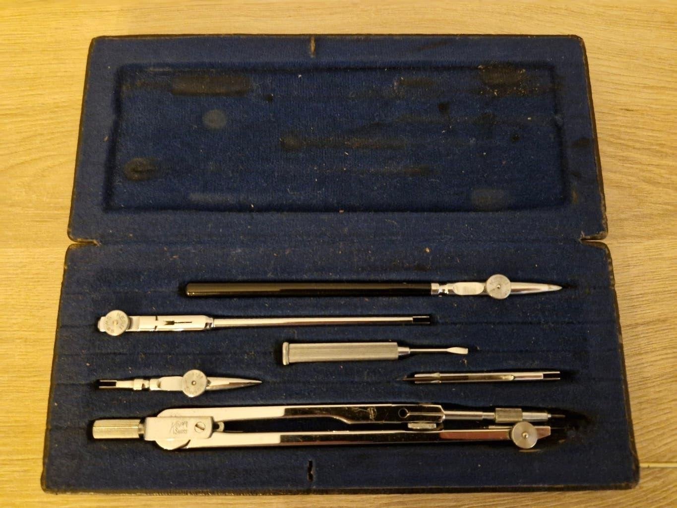 Oud passer set in vergrendelbare box , Kern Aarau compleet, Ophalen of Verzenden, Gebruikt, Overige typen