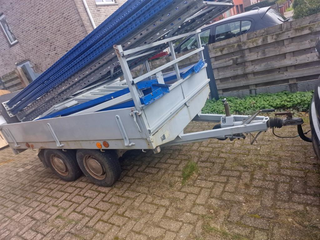 Aanhangwagen dubbelasser Hapert mtm 2000 kg met papieten, Ophalen