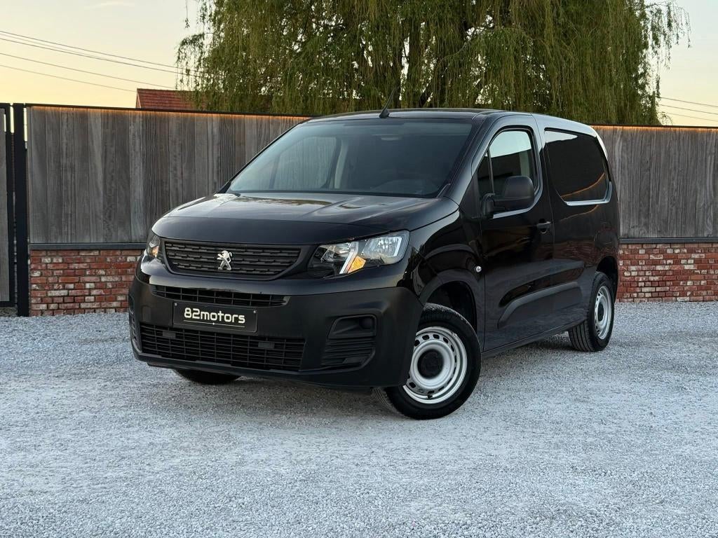 peugeot partner/1.5hdi/pdc/trekhaak/bluetooth/3-zit/87000km, Auto's, Voorwielaandrijving, Stof, Zwart, Bedrijf