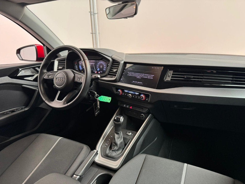 Audi A1 Sportback 25 TFSI S-Tronic *AUTOMAAT*CARPLAY*, Auto's, Audi, Dealer onderhouden, Stof, A1, Lichtsensor