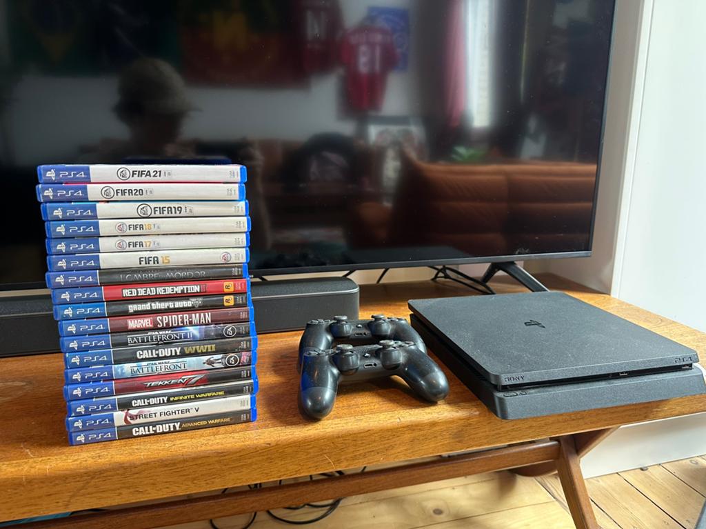 Ps4 500Go + 2 manettes + câbles + 17 jeux, Ophalen, Zwart, Met 2 controllers, Slim