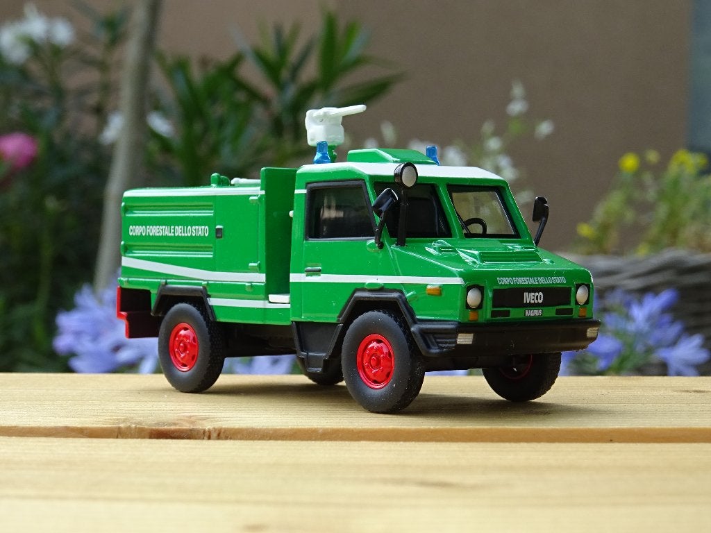 2006 IVECO Scout TSK 1000 Bosbrandweer - 1/50, Hobby en Vrije tijd, Modelauto's | Overige schalen, Zo goed als nieuw, Bus of Vrachtwagen