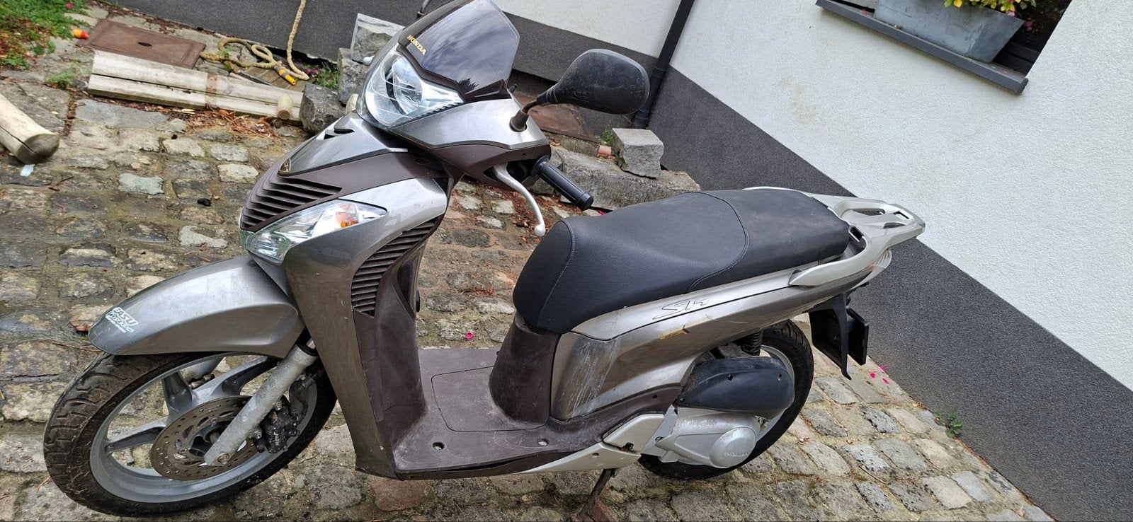 VENDU scooter Honda SH125cc a retaper ou pour pieces, Fietsen en Brommers, Brommeronderdelen | Scooters, Ophalen of Verzenden