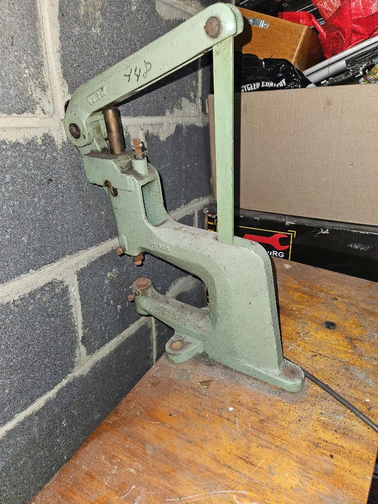 Machine voor het afdekken van knoppen, Ophalen of Verzenden, Gebruikt