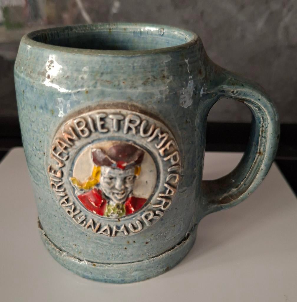 Chope en céramique du folklore de la ville de Namur., Enlèvement