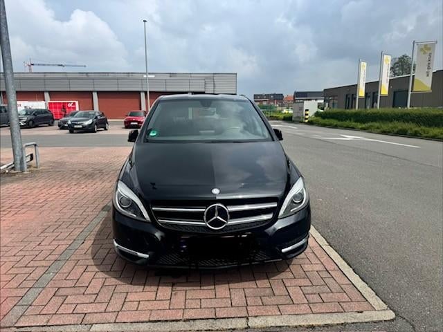 Mercedes B180 d Automatic noire — Appareil photo €10.750, Autos, Euro 5, Achat, 4 portes, 1465 kg