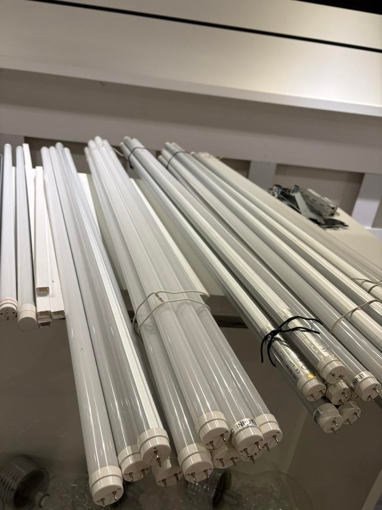 Lot de tubes LED / néons éclairage magasin, Ophalen, Zo goed als nieuw