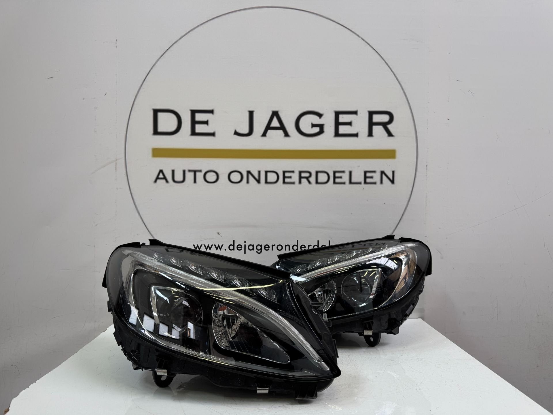 ENSEMBLE DE PHARES MERCEDES CLASSE C W205 A2059063703 A20590, Mercedes-Benz AG, Mercedes-Benz, Utilisé, Mercedesstrasse 120
70372  Stuttgart, DE