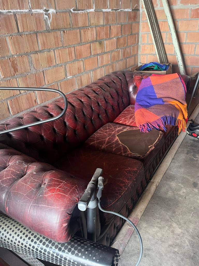 GRATIS af te halen Oude Chesterfield+ barcelona chairframe, Ophalen, Gebruikt, Leer, Design