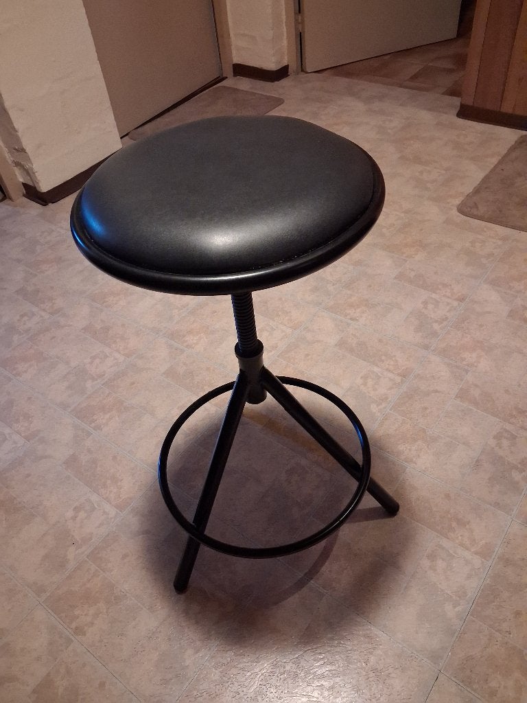 Zwarte barkruk, in hoogte verstelbaar (max. 65 cm), Ophalen, Zo goed als nieuw, 1 kruk, In hoogte verstelbaar