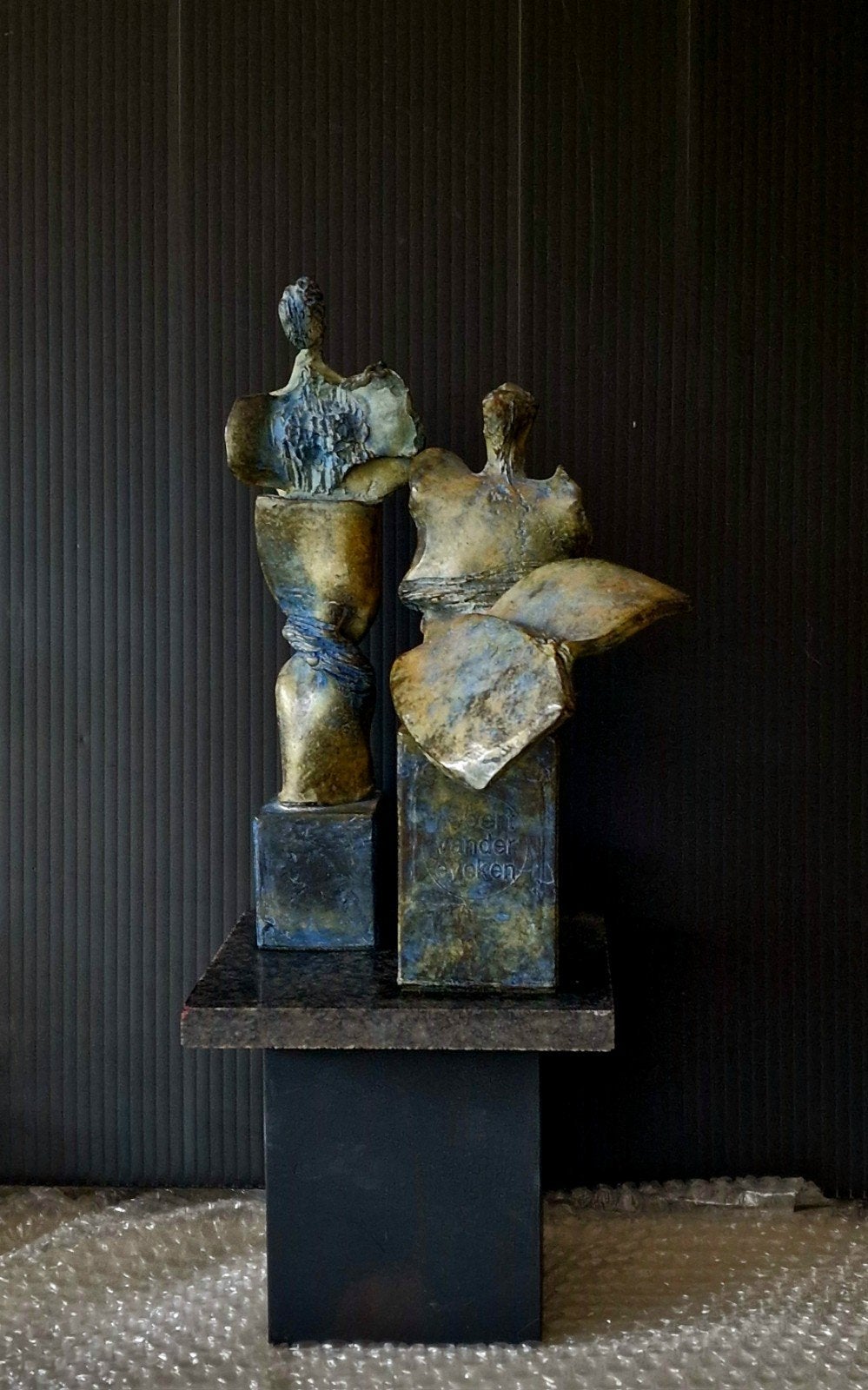 Groupe de sculptures en bronze de Robert Vandereycken, Enlèvement