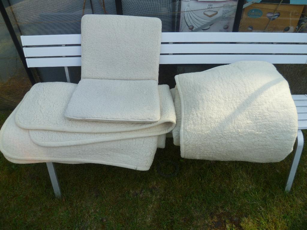 2 Cashmere Wollen Onderdekbed + Zitkussen , Bieden, Gebruikt, Wit, Dekbedovertrek, Tweepersoons