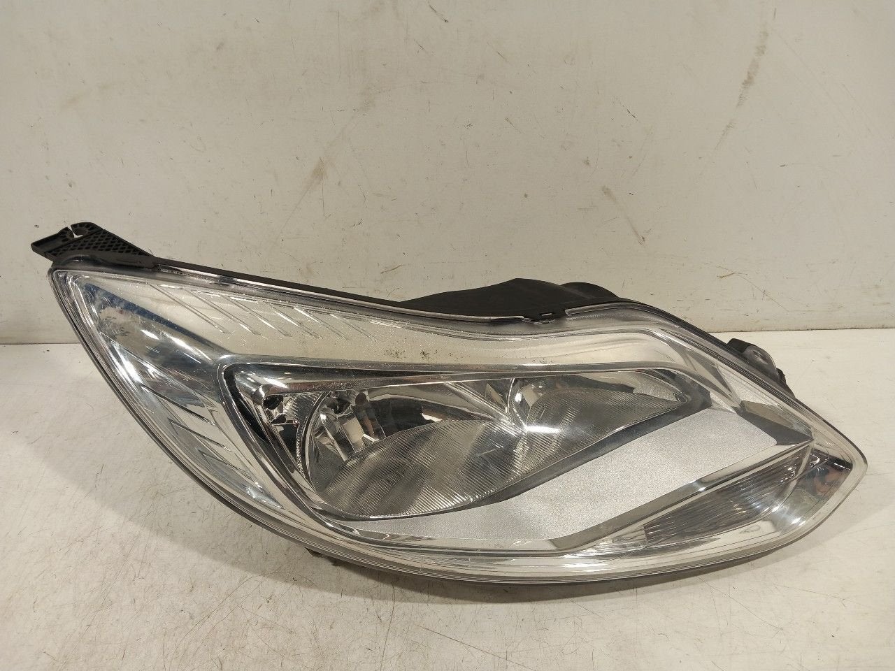 Koplamp rechts Ford Focus, Autos : Pièces & Accessoires, Éclairage, Onderdelen@venauto.nl, Van der Ven Autorecycling B.V., Ettenseweg 76, 4706 PB Roosendaal, The Netherlands