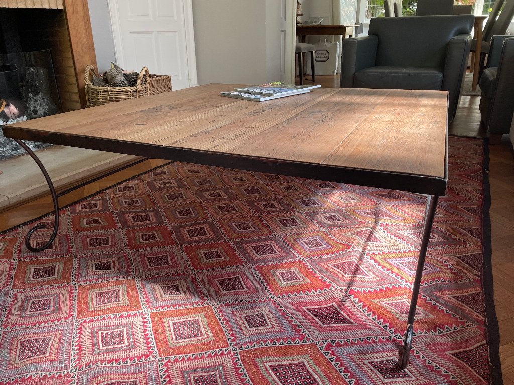 Très jolie table basse carrée combinant Teck et fer forgé, Carré, Design intemporel et exotique, Enlèvement, Utilisé