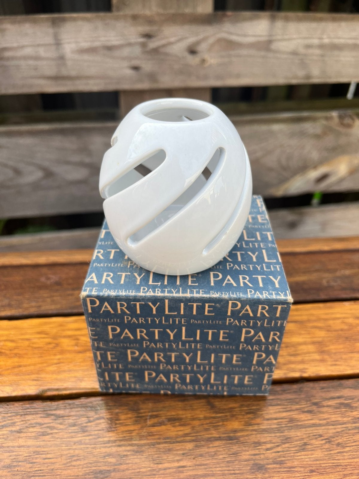 PartyLite porselein theelichthouder wit swir, Neuf, Autres marques, Enlèvement, Autres matériaux