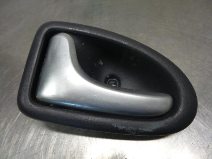 Poignée portière 4portes avant gauche d'un Renault Clio (C, Renault, -, 3 mois de garantie, Utilisé