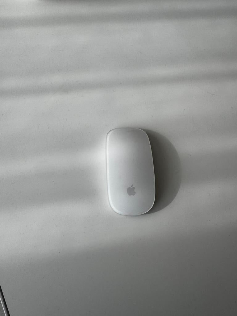 Apple magic mouse, Souris, Enlèvement ou Envoi, Comme neuf, Droitier