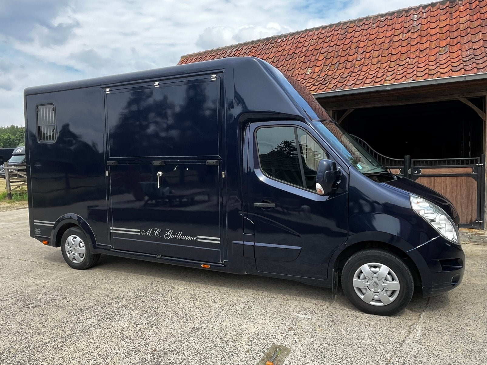 STX 59 000 km ! ! ! Camionnette chevaux, Animaux & Accessoires, Chevaux & Poneys | Semi-remorques & Remorques, Enlèvement