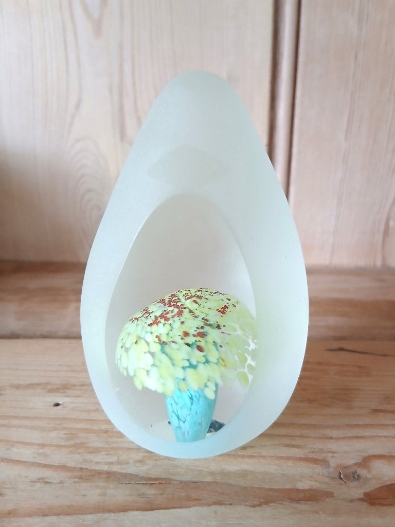 Presse-papier en verre soufflé de Malte avec un champignon, Enlèvement