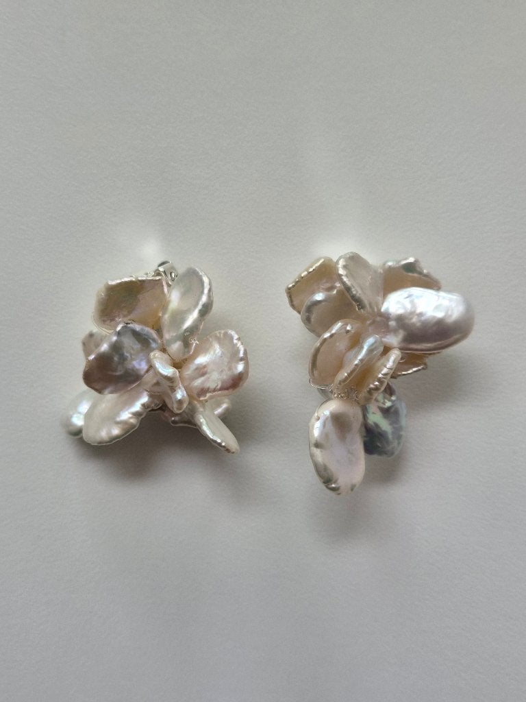 Boucles d’oreilles COS NEUVES, Handtassen en Accessoires, Ophalen of Verzenden, Nieuw, Wit, Zilver