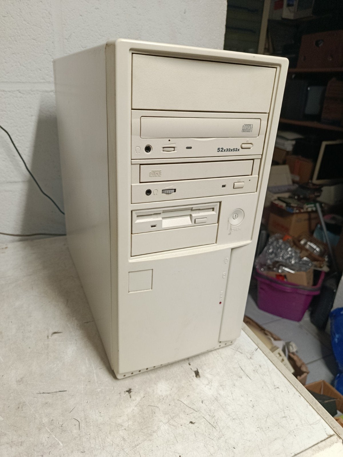 lege AT computer case, Ophalen