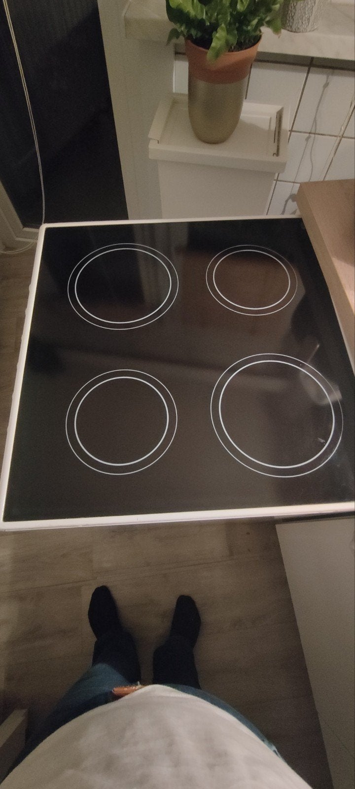 Cuisinière électrique avec four – Plaque vitrocéramique, Electroménager, 4 zones de cuisson, Enlèvement, Utilisé, Autoportant