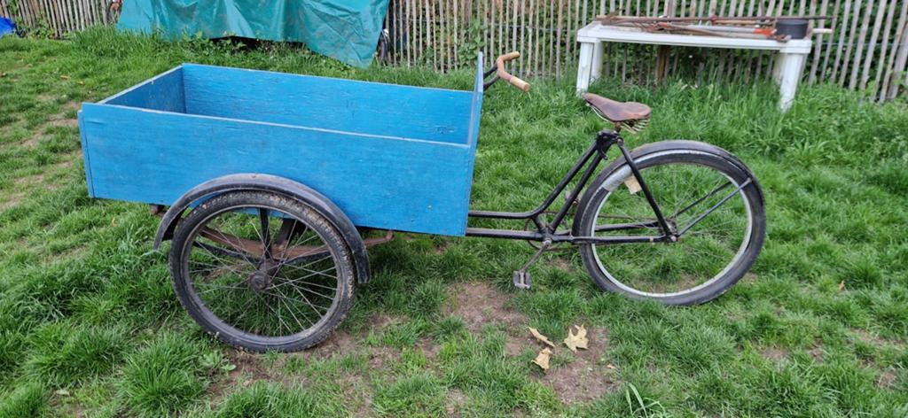 Antieke bakfiets/triporteur met blauwe laadbak, Fietsen en Brommers, Ophalen of Verzenden, Gebruikt, Bagagekar