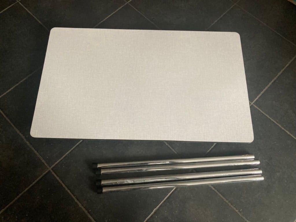 Table en formica, Enlèvement