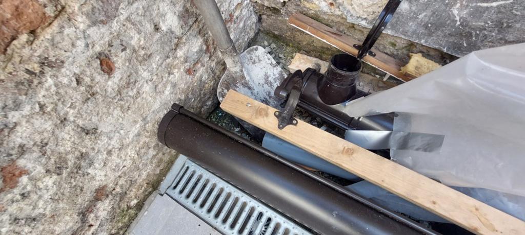 Dakgoot 6lm + afvoerstuk+klemmen+regenpijp d80, Doe-het-zelf en Bouw, Ophalen