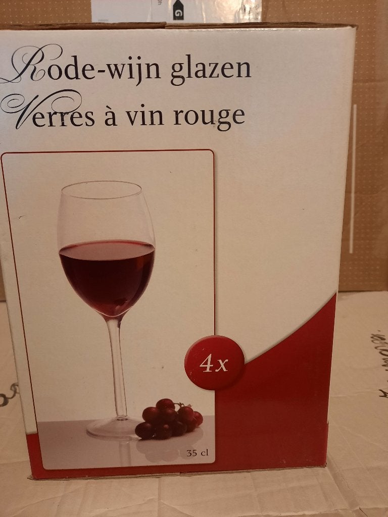 splinternieuwe doos rode wijnglazen 4x 35cl, Huis en Inrichting, Ophalen of Verzenden, Nieuw