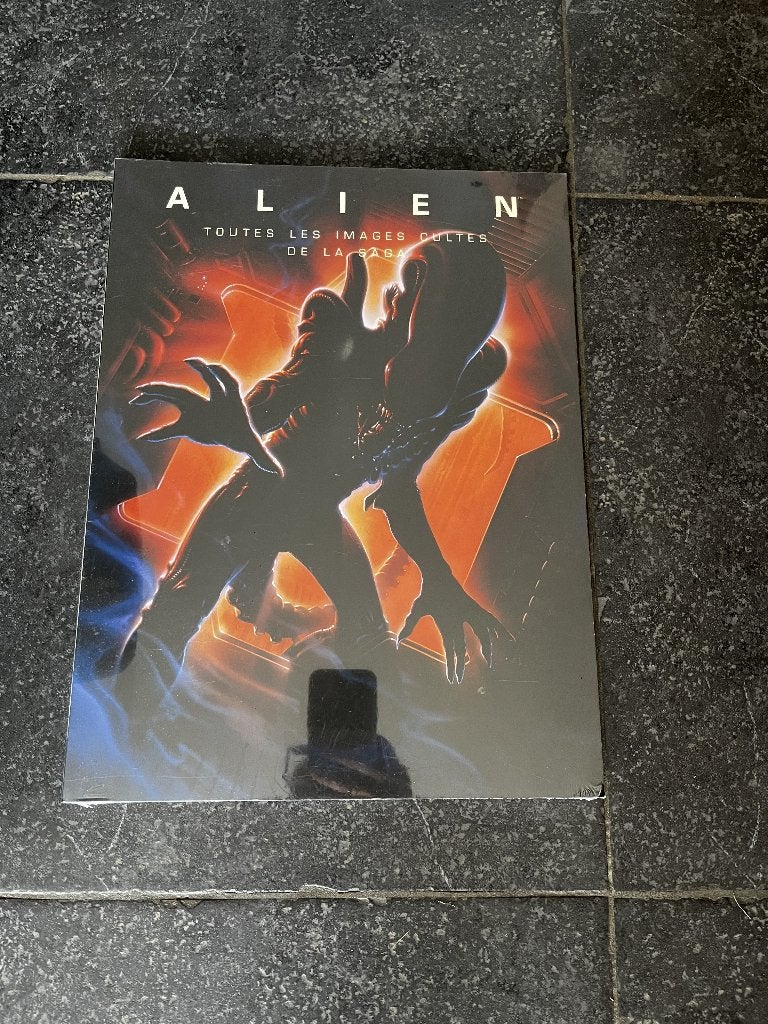 ALIEN - TOUTES LES IMAGES CULTES DE LA SAGA - MINT, Ophalen of Verzenden, Nieuw, Film, Poster