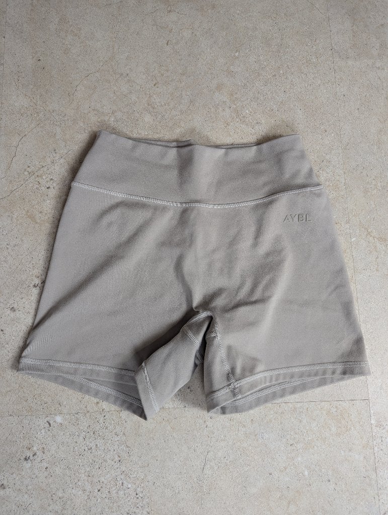 AYBL Beige korte broek, Kleding | Dames, Sportkleding, Maat 38/40 (M), AYBL, Verzenden, Beige
