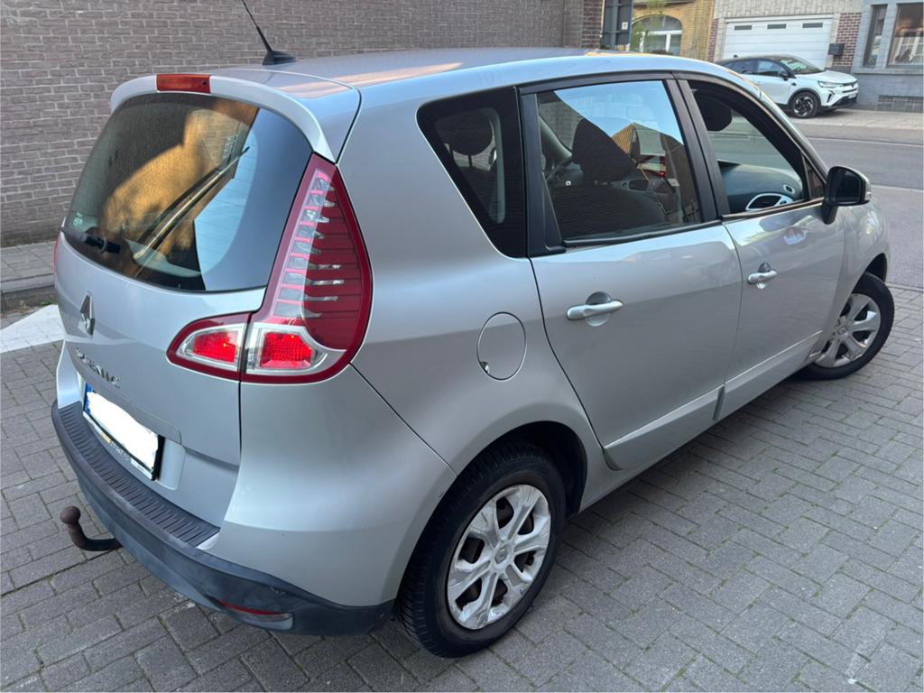 Renault SCENIC 1.6 essence 2010, Auto's, Renault, Euro 5, Stof, Navigatiesysteem, Zwart