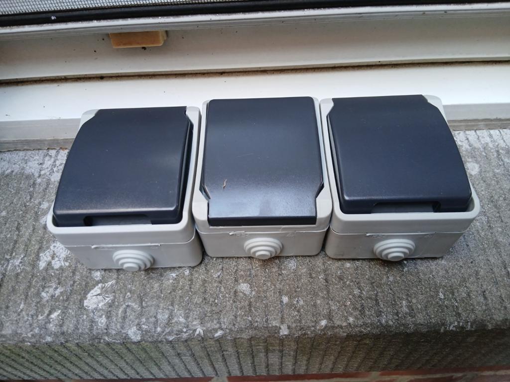 3 nieuwe  stopcontactdozen voor buiten, Ophalen