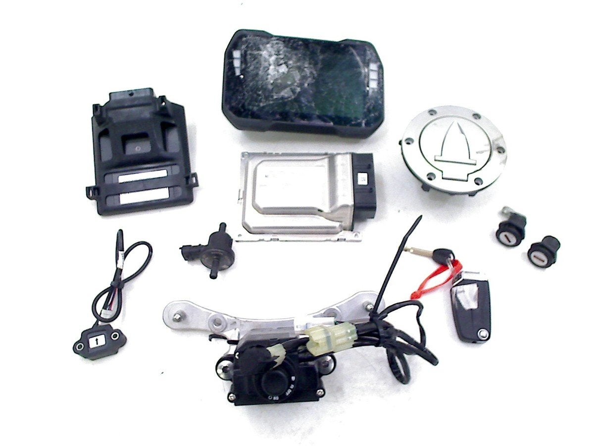 ENSEMBLE DE VERROU ET CYLINDRE DE PORTES Ducati (40611741D-), Dhr. S. di Majo, Utilisé, Info@cama-motorparts.nl, P.J. Troelstraweg 8 8
3144 CX  MAASSLUIS, NL