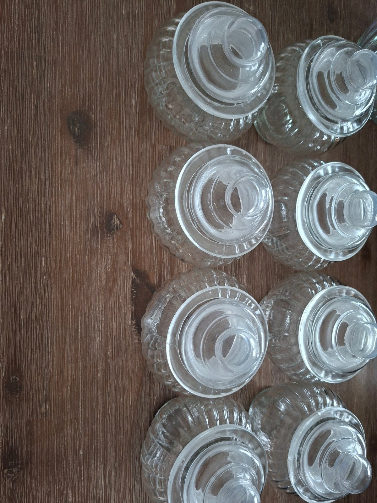 Petits vases avec couvercles, Enlèvement