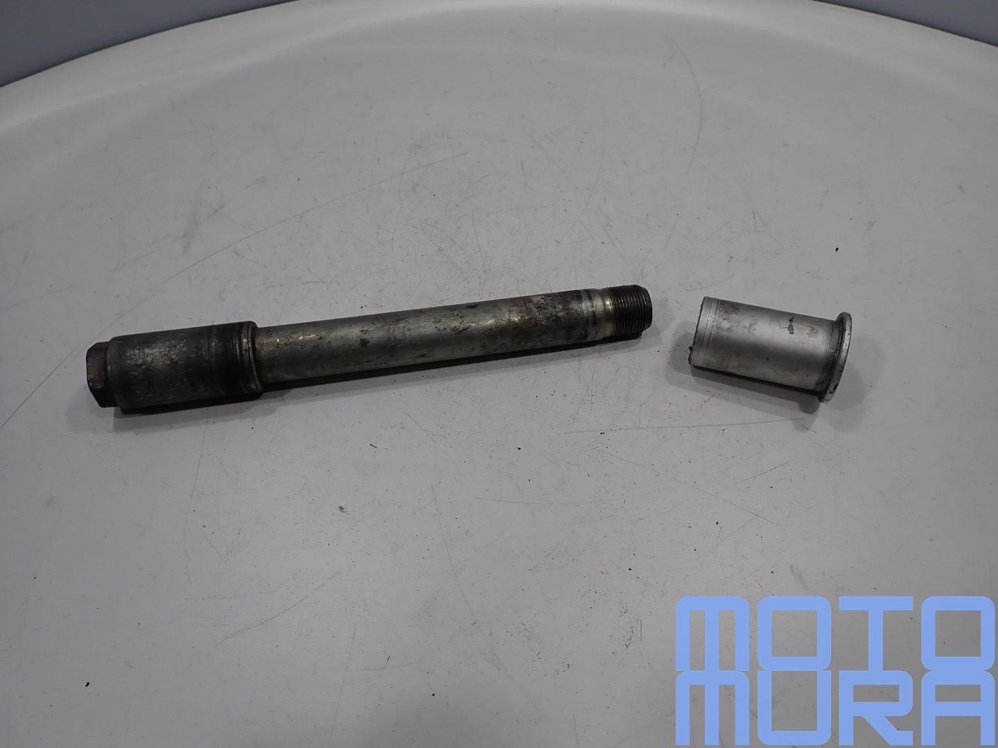 Axe de roue avant / axe avant Suzuki GSX-R 600/750 SRAD 1996, -, Utilisé, -, -