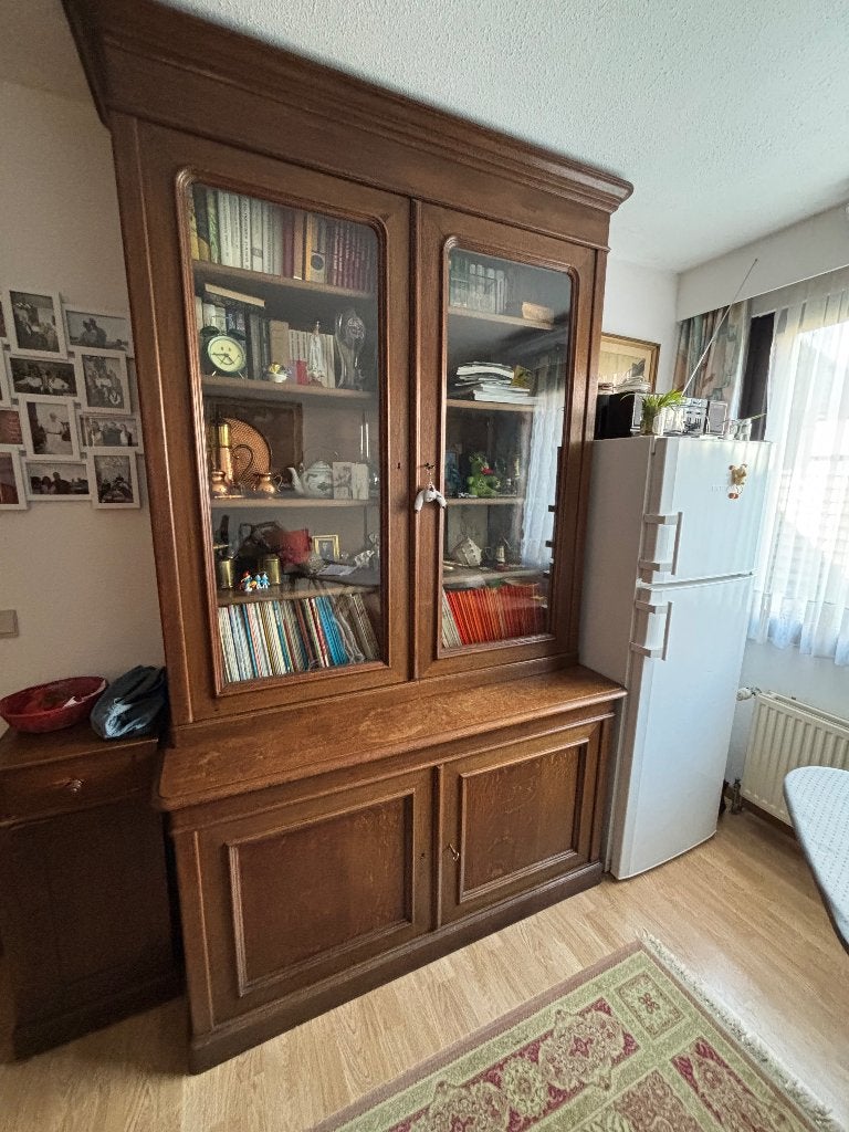 Mooie grote antieke vitrine kast en dressoir met 3 schuiven, Ophalen