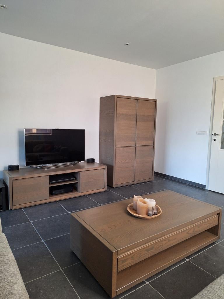 Moderne houten meubelset: dressoir, tv kast, tafel, Huis en Inrichting, Complete inboedels, Ophalen