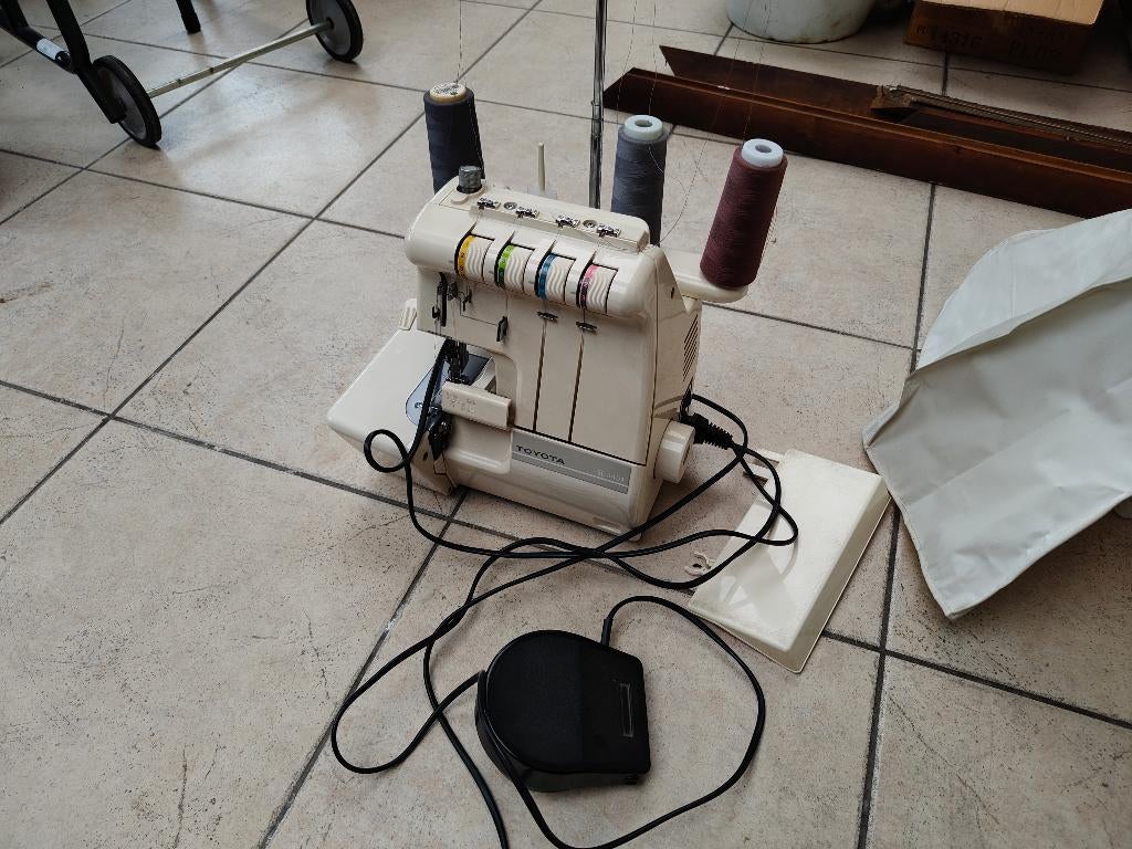 Naaimachine Toyota , sl3404 , overlock, Enlèvement, Machine à coudre