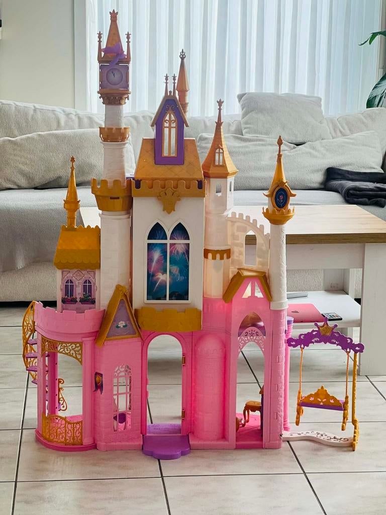 Groot disney poppenhuis + paar poppen, Kinderen en Baby's, Ophalen, Poppenhuis