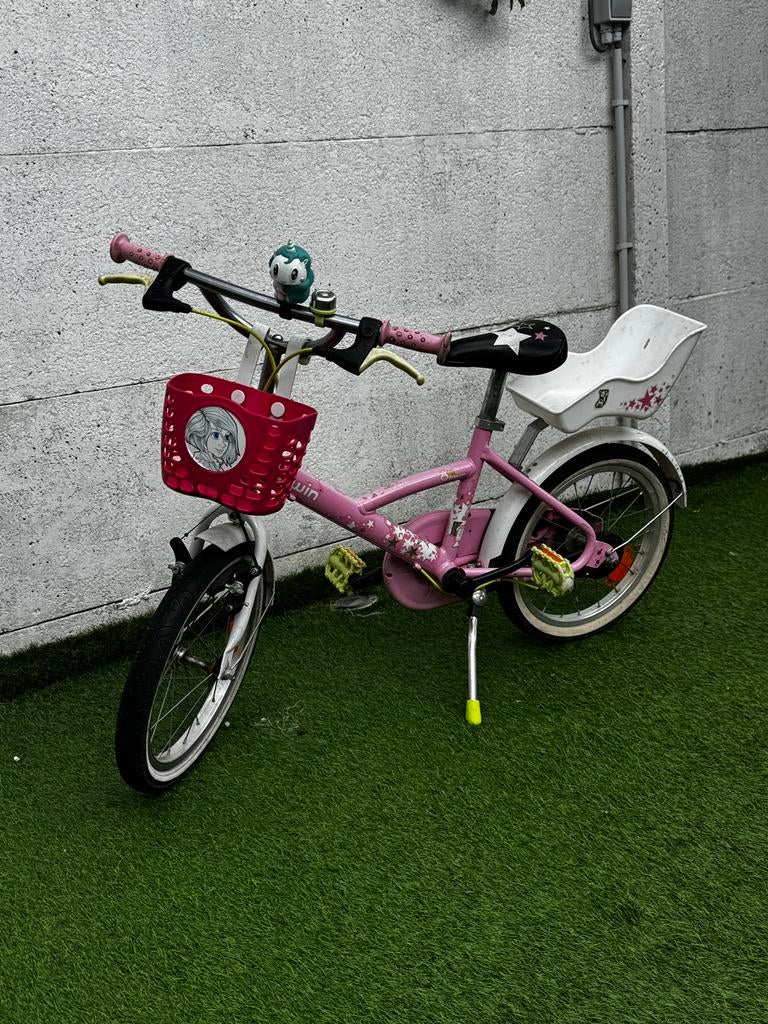 Meisjes fiets btwin 16inch, Fietsen en Brommers, Fietsen | Kinderfietsjes, Ophalen, Zo goed als nieuw, Zijwieltjes