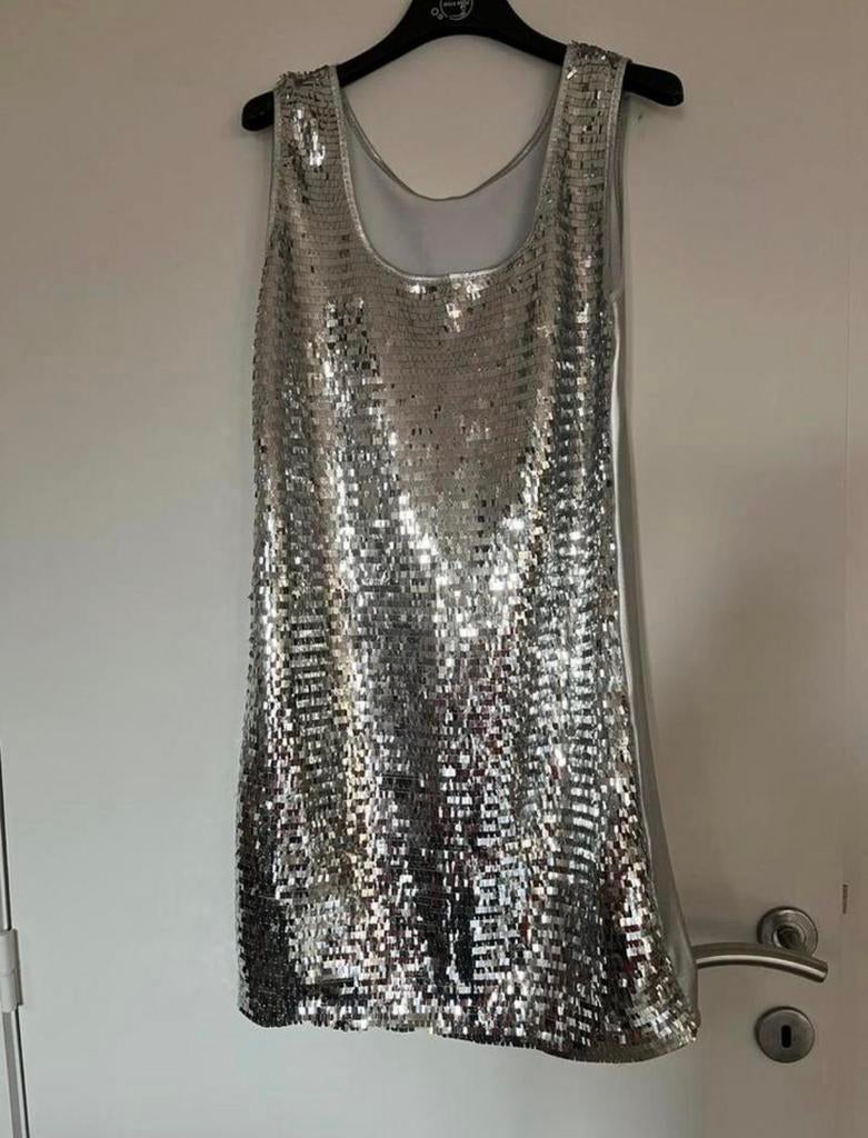 Robe M courte à sequins argentés avec accessoires, Envoi, Comme neuf